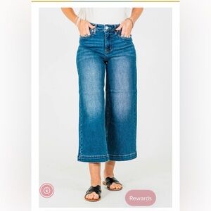 Mid rise Judy blue cropped jeans  Capri wide leg nwt size 1/25